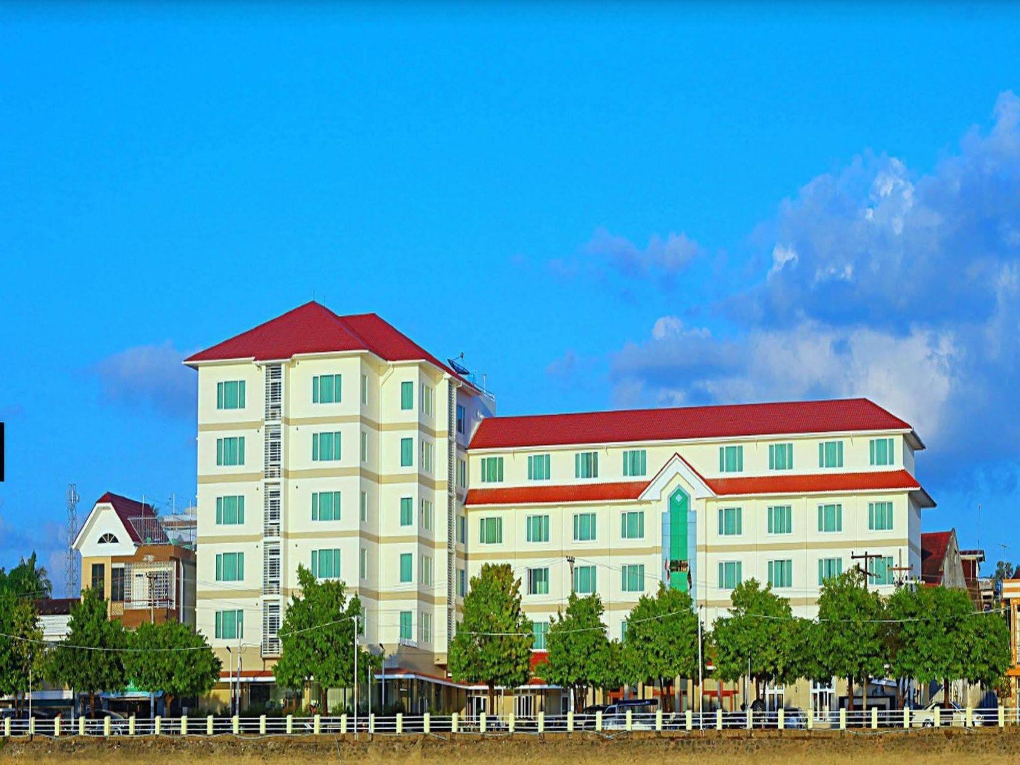 Ngwe Moe Hotel Моламьяйн Экстерьер фото