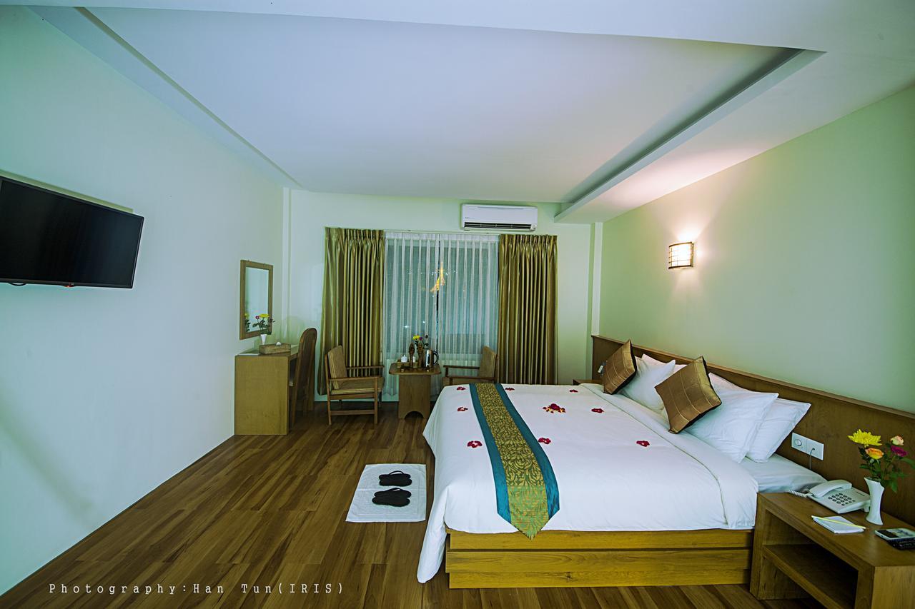 Ngwe Moe Hotel Моламьяйн Экстерьер фото